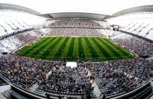 Por sinalizadores, STJD multa Corinthians e interdita setor norte do Itaquerão