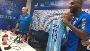 Avaí apresenta Maicon, ex-seleção: 