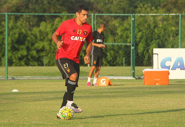 Cícero Souza, do Palmeiras, viaja à Recife para fechar com Diego Souza