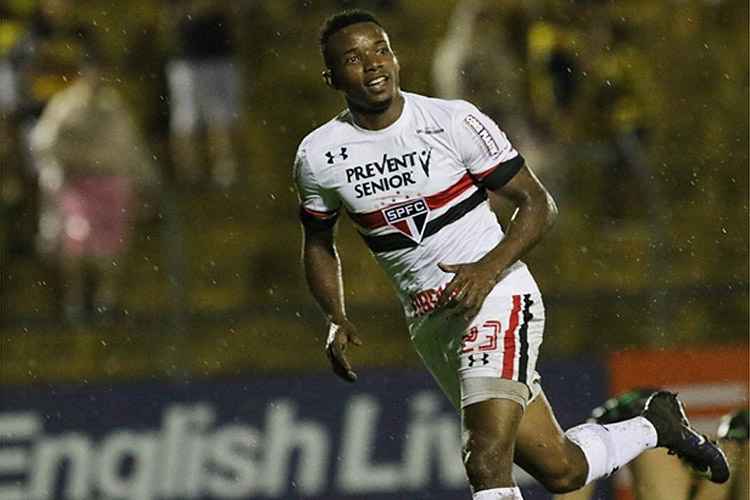 Franceses cravam ida do volante Thiago Mendes, do São Paulo, para o Lille