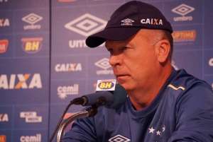 Rafinha sente dores e Mano poupa trio em treino do Cruzeiro