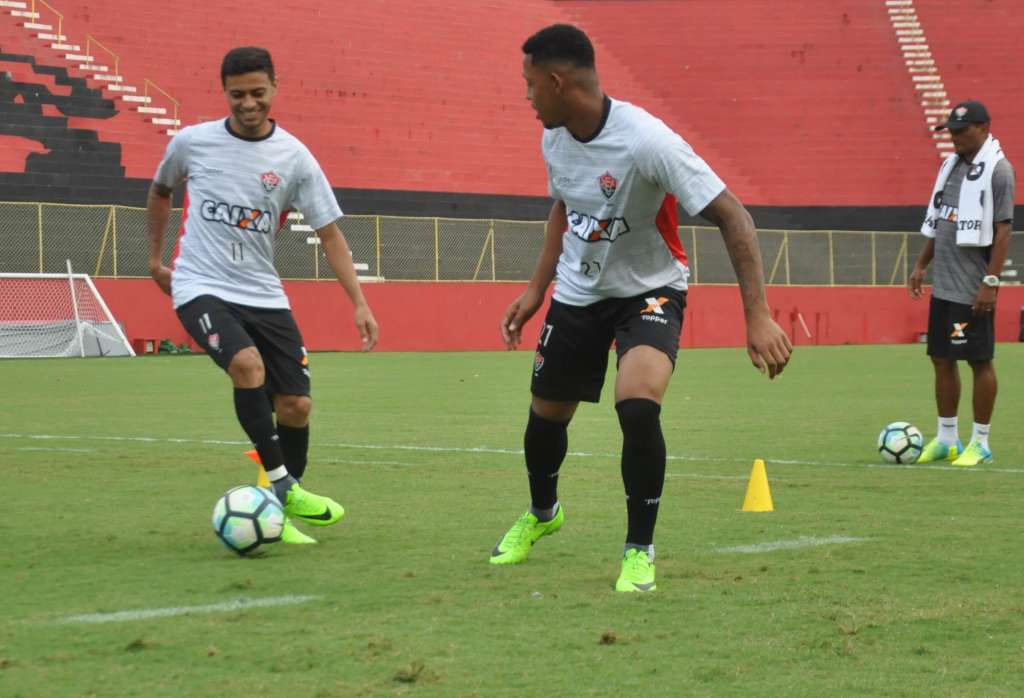Vitória fez mistério sobre a escalação durante a semana
