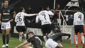 BRASILEIRÃO: Corinthians abre sete pontos do Grêmio e Fla sente o cheirinho