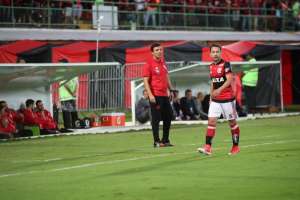 Zé Ricardo elogia atuação e vê Flamengo em crescimento no Brasileirão