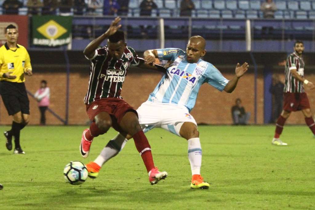 Fluminense enfrenta a Chapecoense de olho em uma vaga no G6