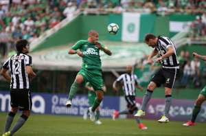 Após quatro derrotas, Chapecoense busca reabilitação contra Fluminense