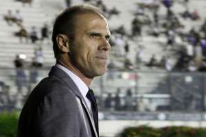 Milton Mendes exalta luta do Vasco e valoriza primeiro ponto fora de casa