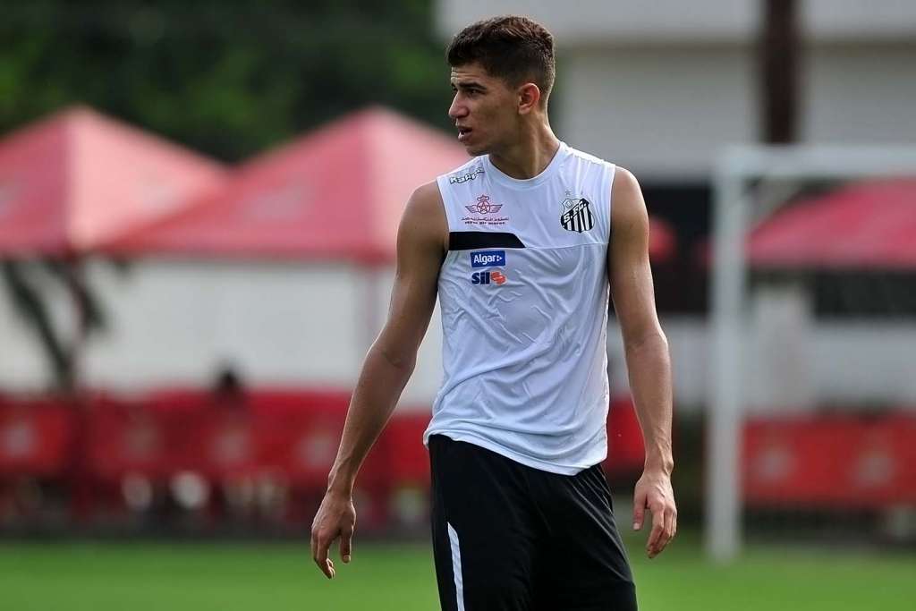 Vitor Bueno deve ser cotado da Libertadores