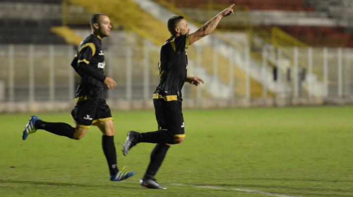 Tito marcou o gol da vitória do XV sobre o Penapolense. Foto: Michel Lambstein