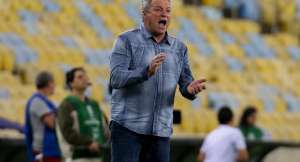 Abel lamenta falhas da defesa do Fluminense e reclama de gramado após empate