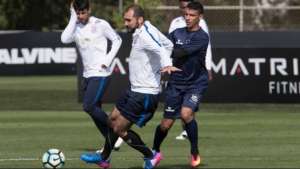 Com volta de Danilo, Corinthians goleia Bragantino em jogo-treino