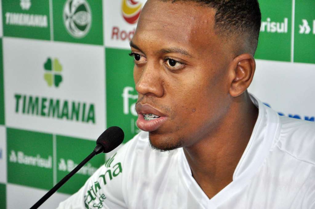 Recuperado de lesão, Domingues volta a ficar à disposição do técnico Gilmar Dal Pozzo. (Foto: Arthur Dallegrave / EC Juventude)