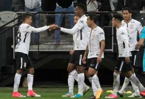 Artilheiro do Corinthians, Jô rasga elogios a Pedrinho e o compara a Bernard