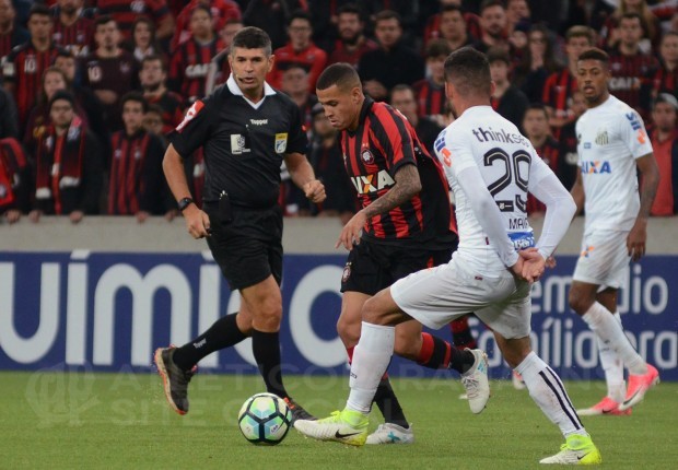 Atlético-PR x Santos – Único inivcto, Peixe busca primeira vitória fora na Libertadores