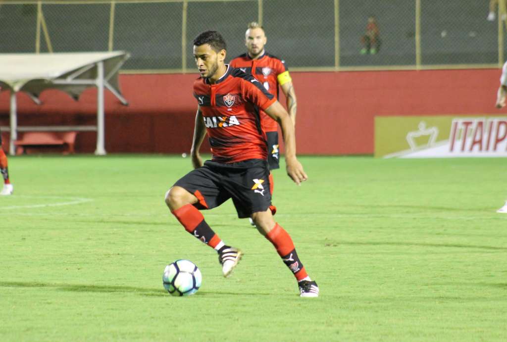 Cleiton Xavier está na mira do Goiás