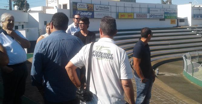 Dirigentes vistoriaram o estádio Anísio Haddad que pode receber jogos do Santos