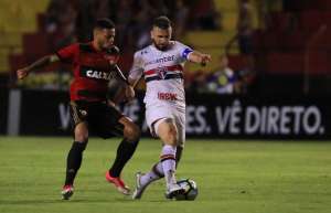 Pratto afirma que demissão de Ceni foi culpa dos jogadores do São Paulo