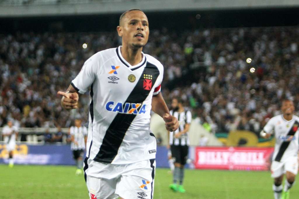 Luis Fabiano tem um ótimo aproveitamento atuando em São Januário: cinco gols em seis jogos