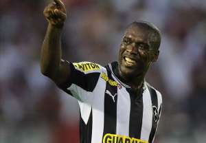 Ídolo? Seedorf aciona Justiça para cobrar dívida de R$ 4 milhões do Botafogo