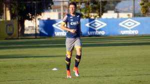Médico do Cruzeiro diz que Ezequiel tem pubalgia e confirma lateral fora do time