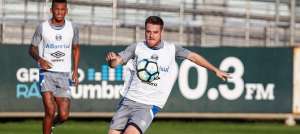 Edílson e Pedro Rocha não participam de treino no Grêmio; Grohe é desfalque certo
