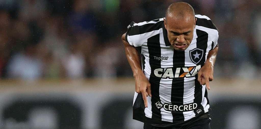 Roger pode ser preservado no Botafogo contra o Atlético-MG