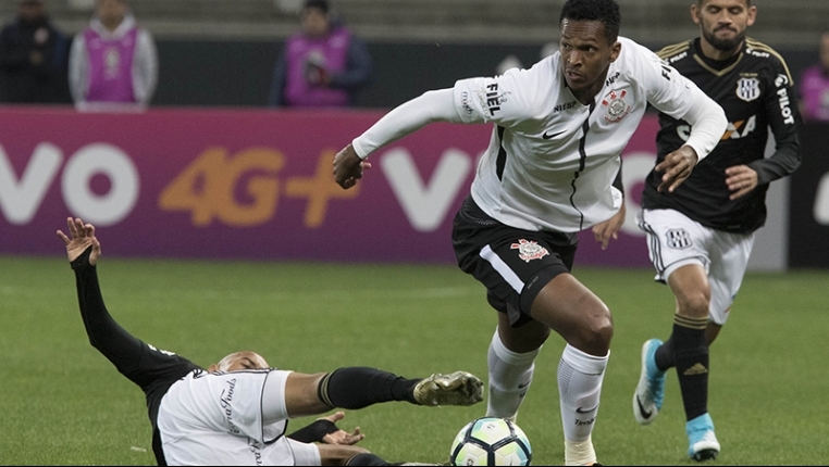 Jô deixou o seu na vitória do Corinthians