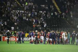 Clássico carioca termina com invasão de campo e briga nas arquibancadas