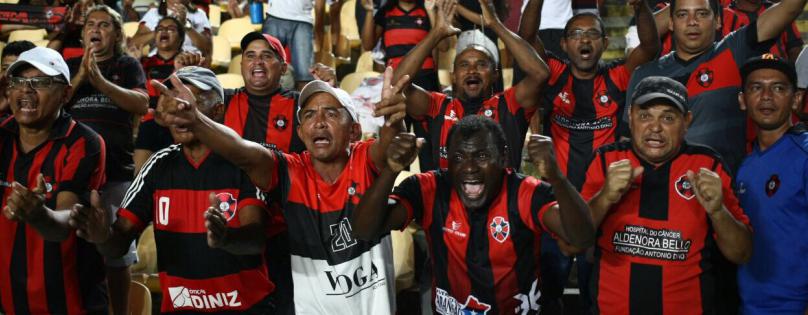 Torcida do Moto club 'jogou com o time' que venceu o Fortaleza, ainda na vice-liderança do Grupo A