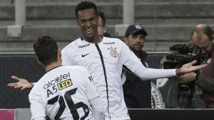 Jô destaca confiança no Corinthians e já mira clássico com o Palmeiras