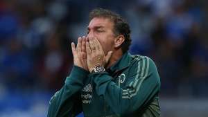 Cuca reclama de pênalti não marcado, mas assume culpa por derrota do Palmeiras