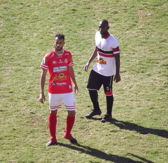 Apesar da classificação garantida, a torcida do América não gostou da atuação do time contra o José Bonifácio, onde chutou apenas uma vez no gol (Foto: José Paulo Necchi Oliveira)