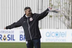 Apesar das recusas, Corinthians pode perder Arana até o fim da janela de transferência