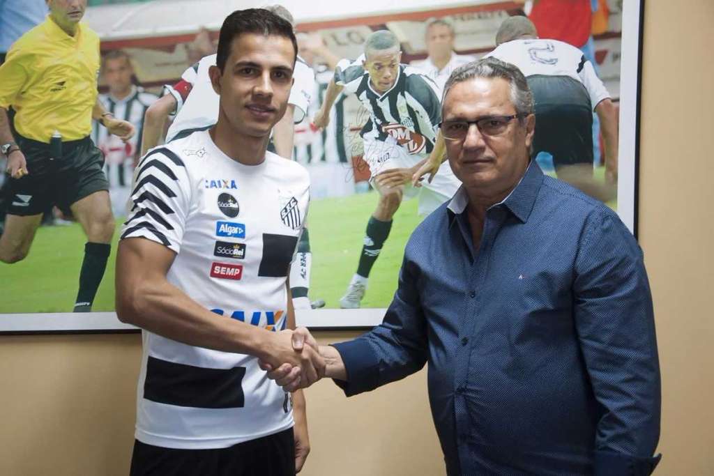 Santos oficializa contratação de Nilmar e assina até o fim de 2018 com o atacante