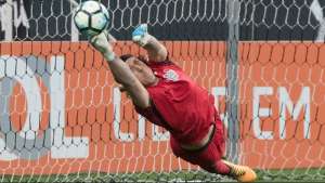 Preparador de goleiros da seleção, Taffarel visita Cássio no Corinthians