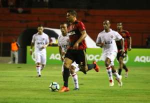 Arnaldo Barros ameaça ir a Justiça se Diego Souza não aparecer no Sport