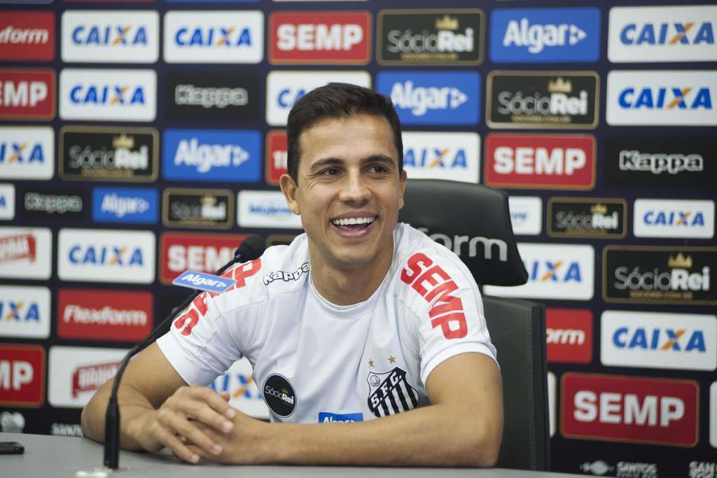 Apresentado, Nilmar diz compreender desconfiança e vê Santos como resgate