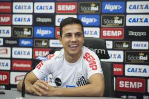 Apresentado, Nilmar diz compreender desconfiança e vê Santos como resgate