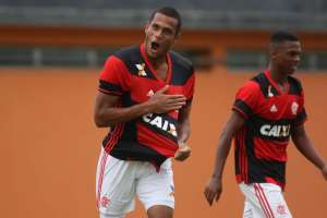 Flamengo faz acordo e libera atacante para o Benfica