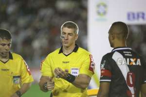 Contundido, Luis Fabiano desfalca Vasco contra o Vitória