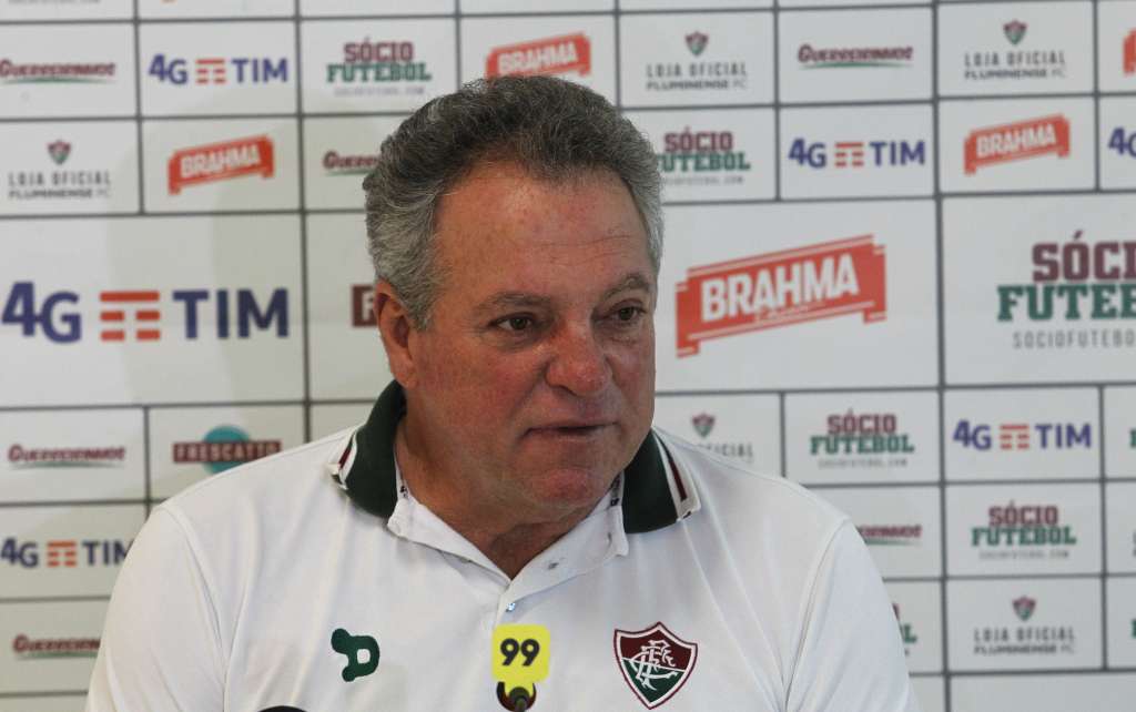 Abel Braga falou sobre escalação e contratação no Flu