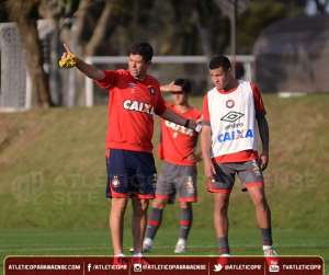Após contratar novo técnico, Atlético-PR busca reabilitação contra o Cruzeiro