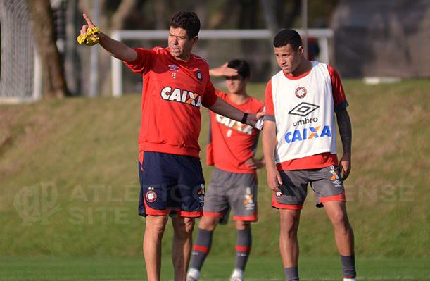 Após contratar novo técnico, Atlético-PR busca reabilitação