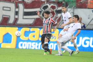 Chapecoense negocia com Roberto, lateral do Santa Cruz