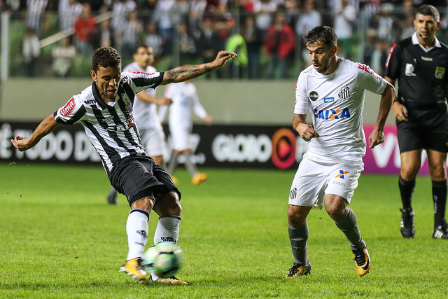 Atlético-MG 0 x 1 Santos - Vanderlei brilha, Peixe vence no final e dorme vice-líder 2 0002050253710 img