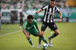 Ainda sem Eutrópio no banco, Chapecoense enfrenta o Sport no Recife