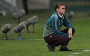 Cuca admite dificuldade no Palmeiras: 'Ainda não defini o time titular'