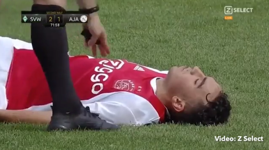 Após colapso em amistoso, meia do Ajax tem danos cerebrais graves e permanentes