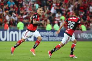 Flamengo pode perder Guerrero para o futebol chinês por mais de R$ 80 mi