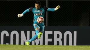 Em dia de folga para titulares, Gatito volta a treinar no Botafogo